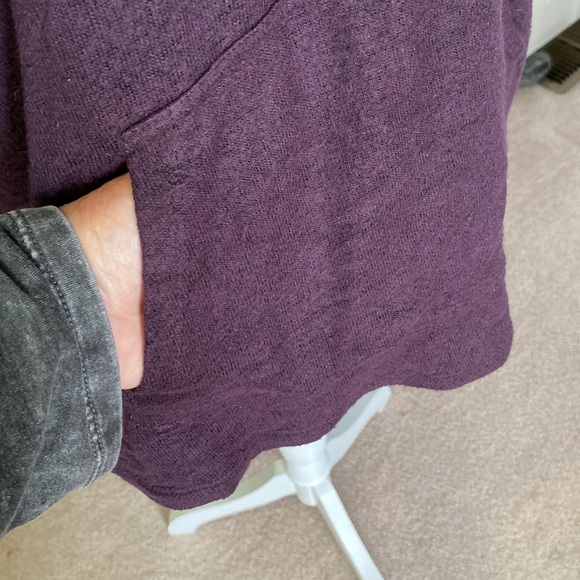Market and Spruce hoody style top, long sleeves, front pocket, purple, size L - Picture 6 of 7